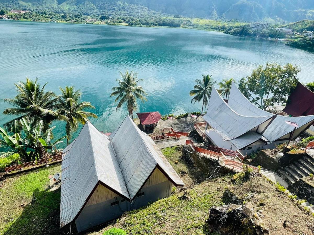 Vandu'S View Guest House & Restaurant Tuktuk Siadong Bagian luar foto