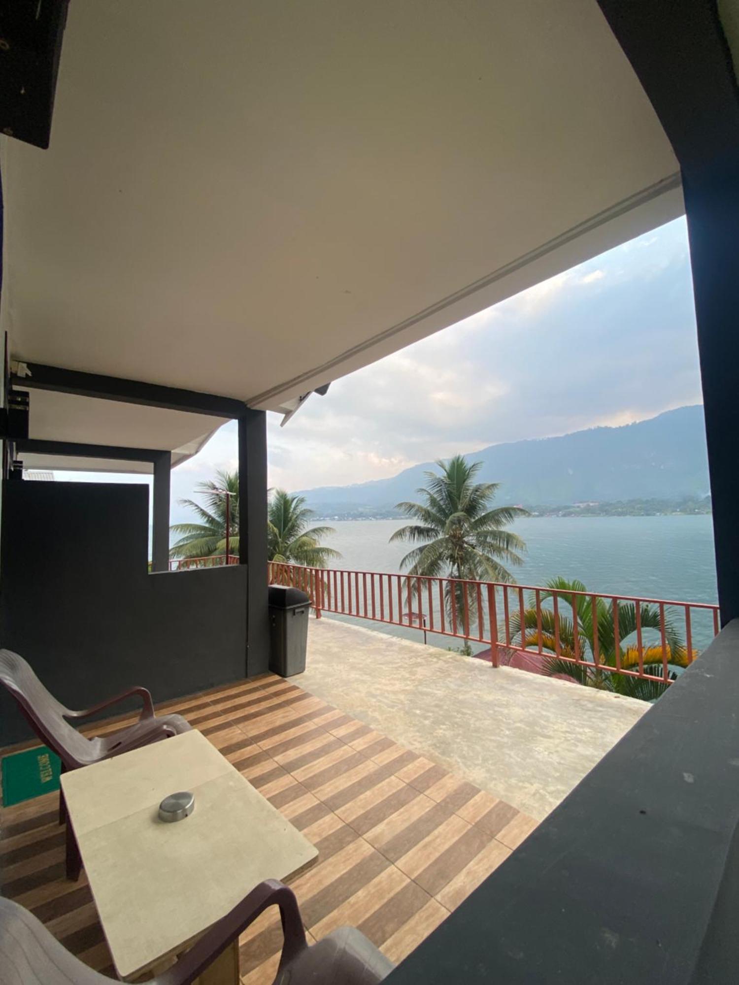 Vandu'S View Guest House & Restaurant Tuktuk Siadong Bagian luar foto