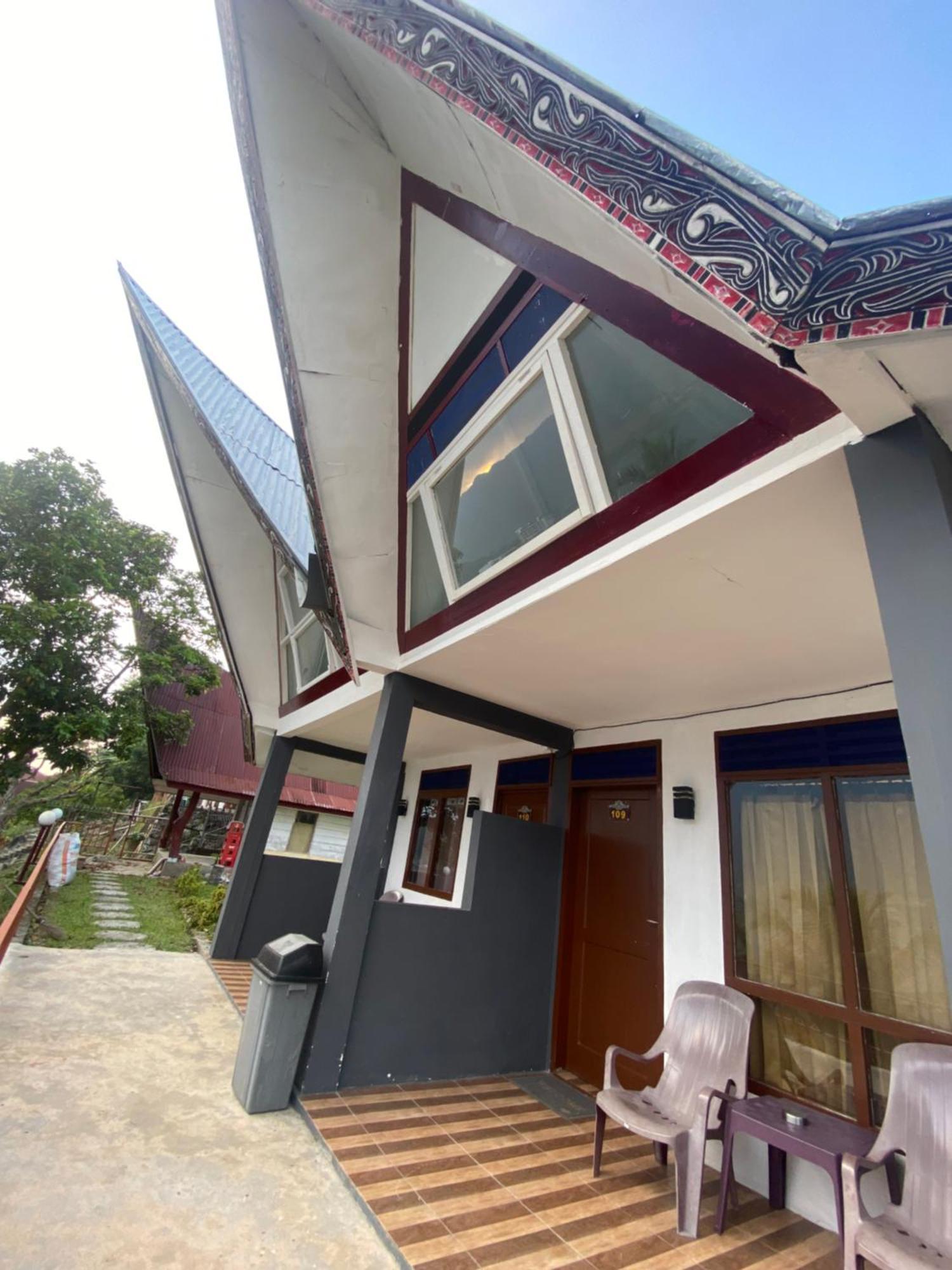 Vandu'S View Guest House & Restaurant Tuktuk Siadong Bagian luar foto