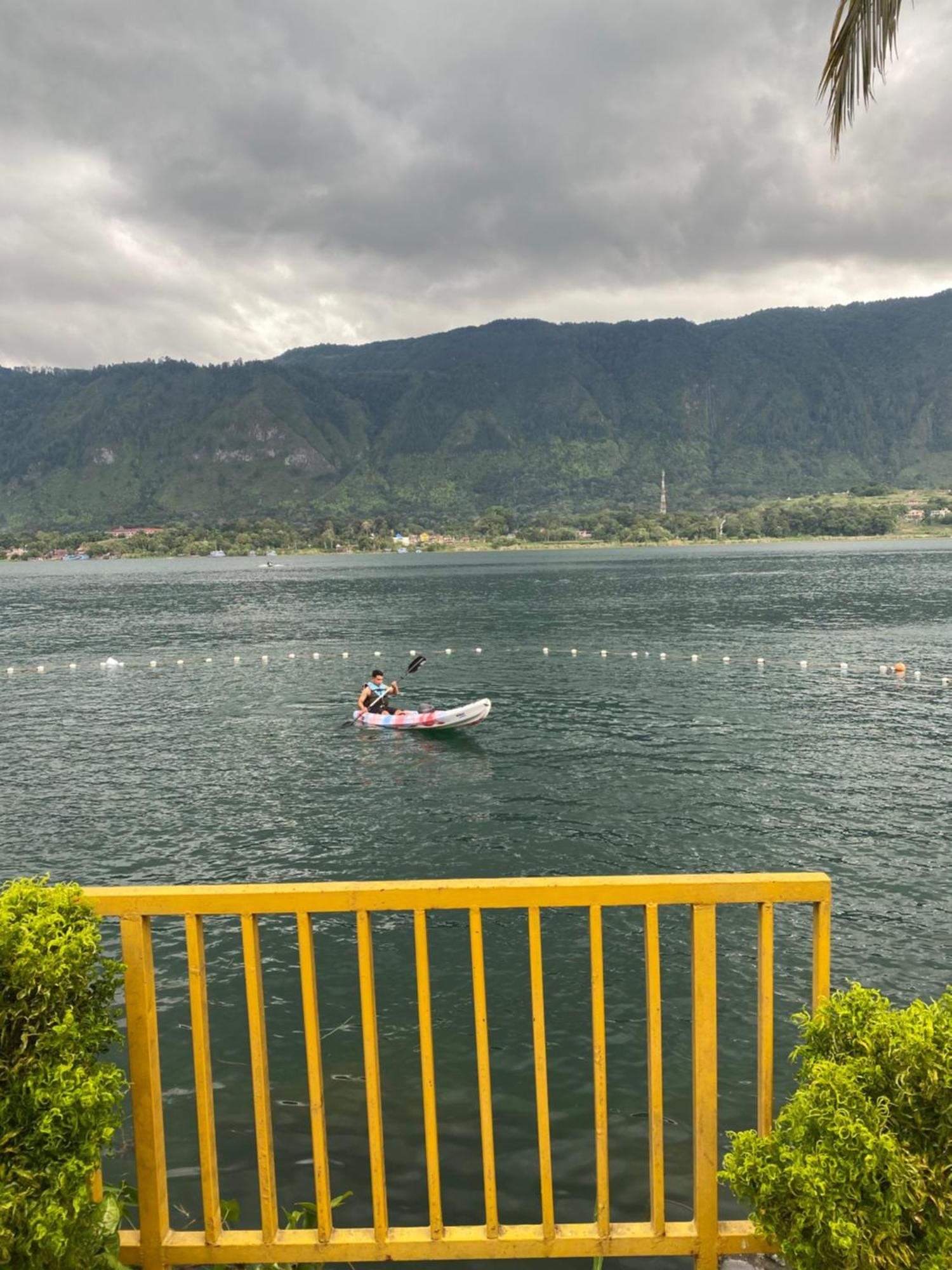 Vandu'S View Guest House & Restaurant Tuktuk Siadong Bagian luar foto