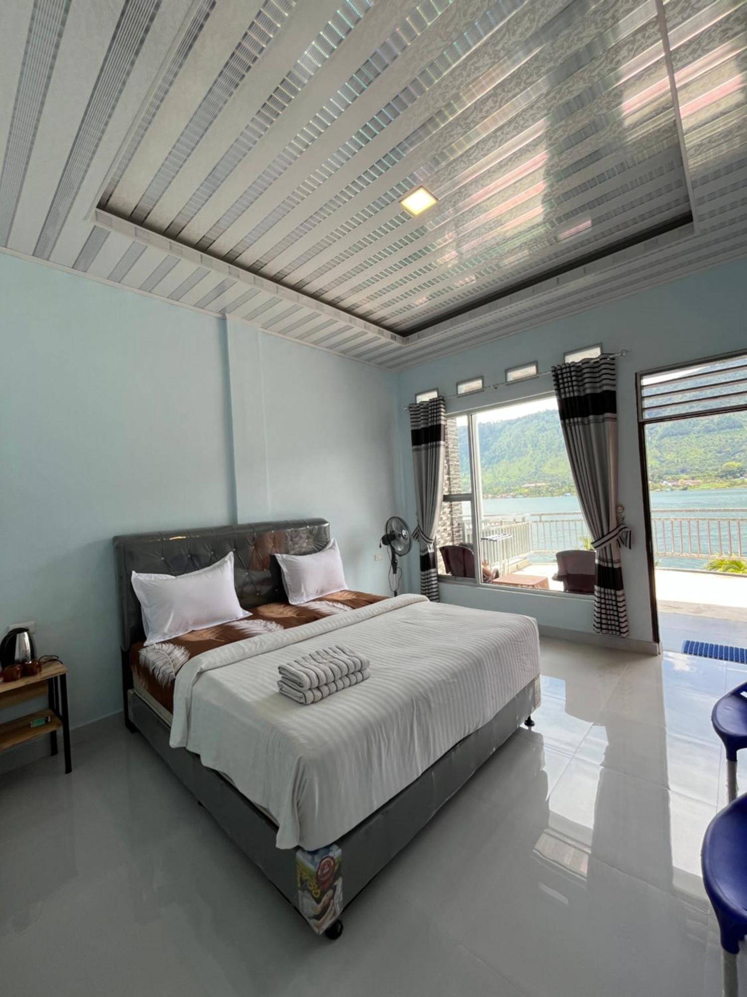 Vandu'S View Guest House & Restaurant Tuktuk Siadong Bagian luar foto