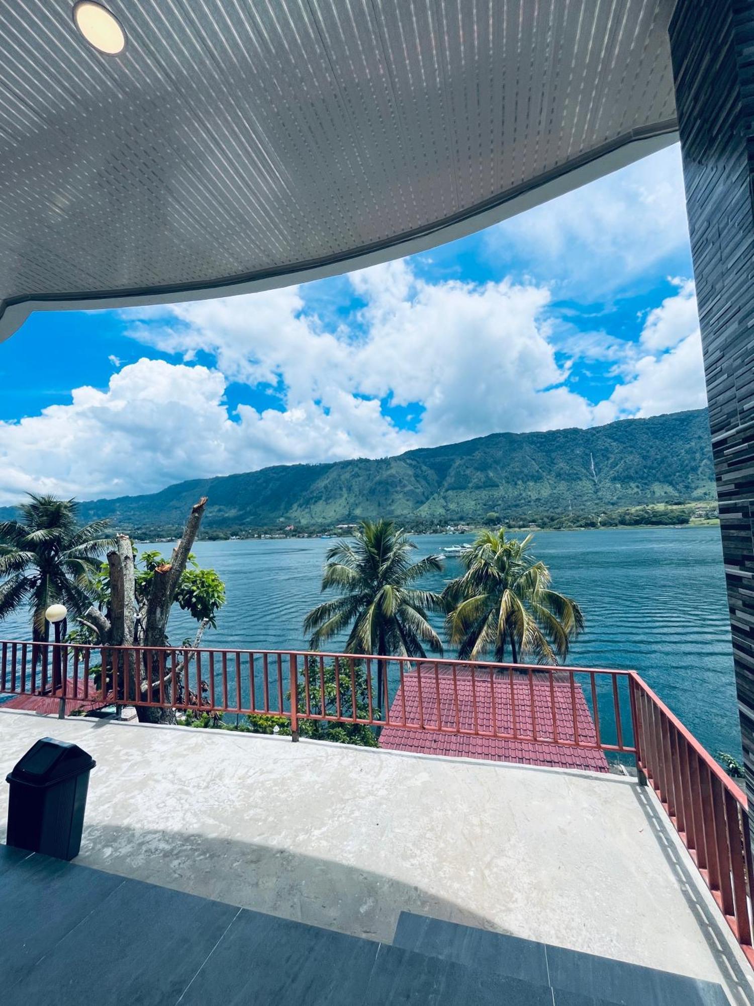 Vandu'S View Guest House & Restaurant Tuktuk Siadong Bagian luar foto