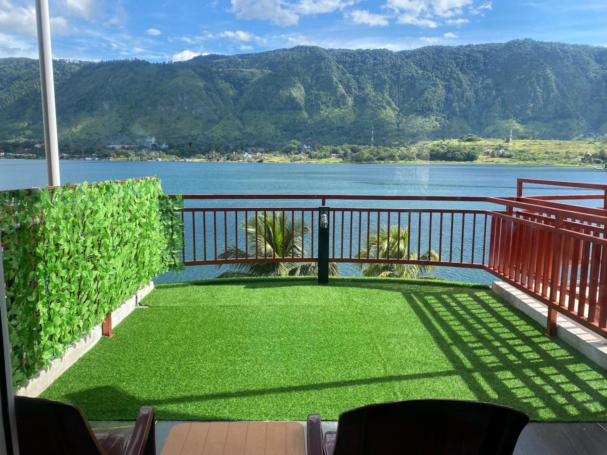 Vandu'S View Guest House & Restaurant Tuktuk Siadong Bagian luar foto